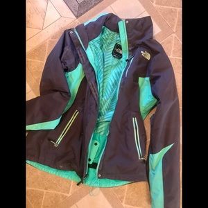 NORTH FACE WOMENS SOFTSHELL HYVENT